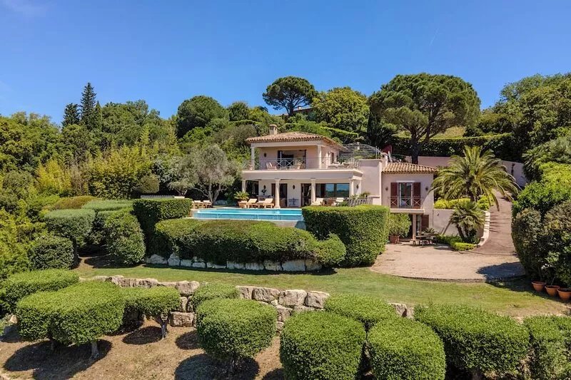 Stunning Villa with Sea Views a short walk away from the beach