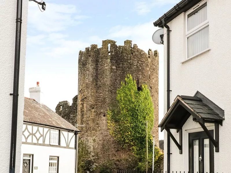 FISHERMANS COTTAGE, pet friendly, country holiday cottage in Conwy