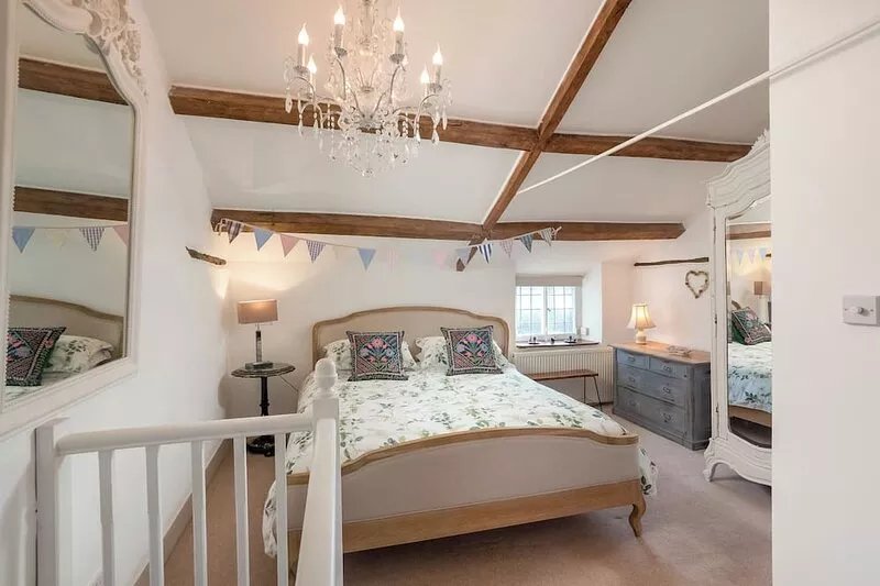 Wonderful Grade II Cotswold Stone Cottage in Perfect Location