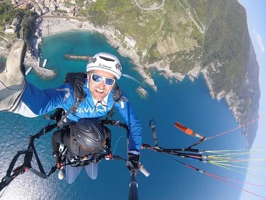 cinque terre paragliding or nord tuscany