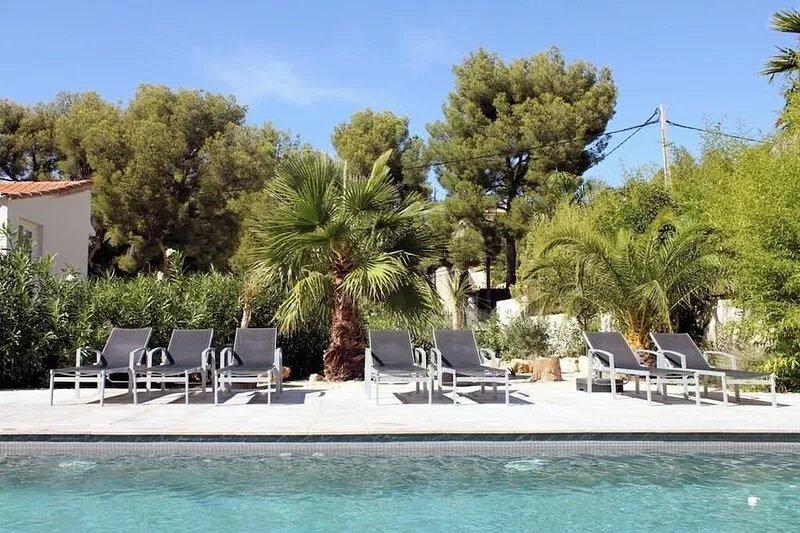 Home-Cassis. T2 in house in Port Miou, heated pool, parking, terrace....