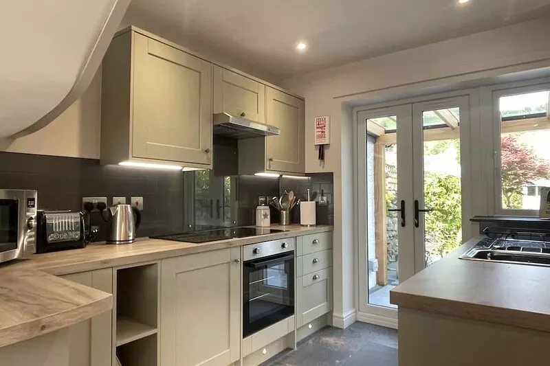 Glen Cottage - sleeps 4 guests  in 2 bedrooms