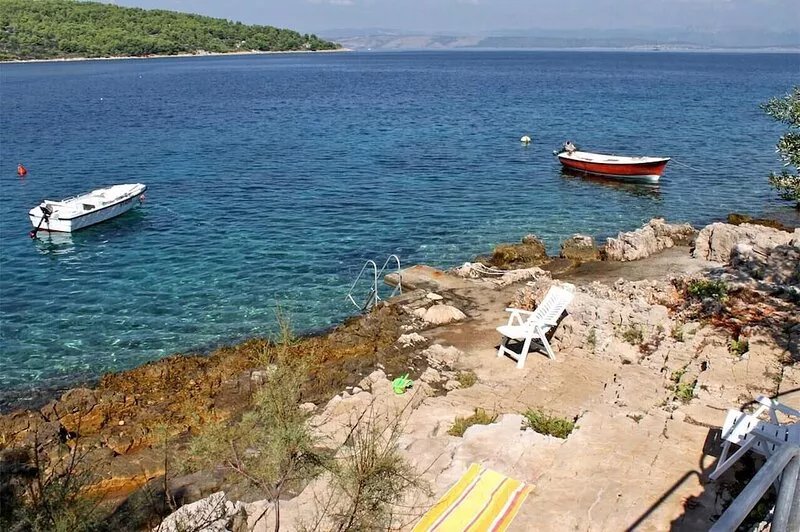 One bedroom apartment near beach Nečujam, Šolta (A-5162-c)