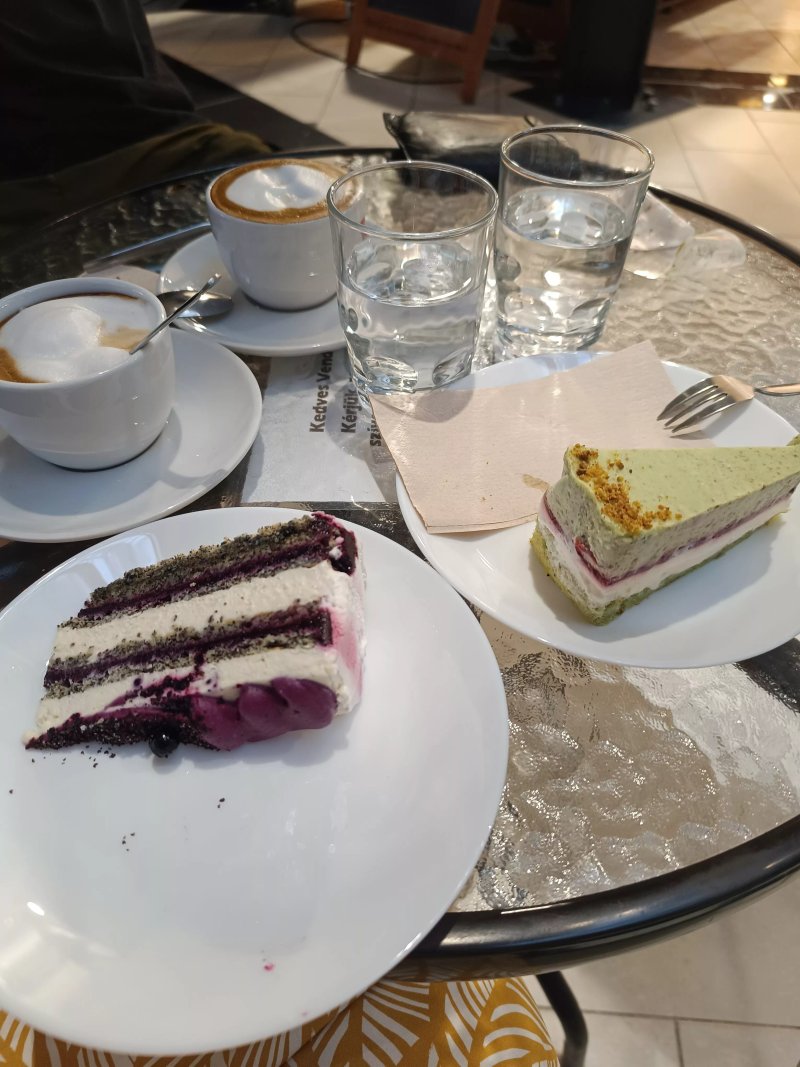 Vadon Cafe