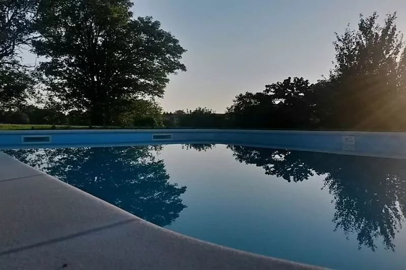Idyllic Country Cottage with Stunning Heated Swimming Pool