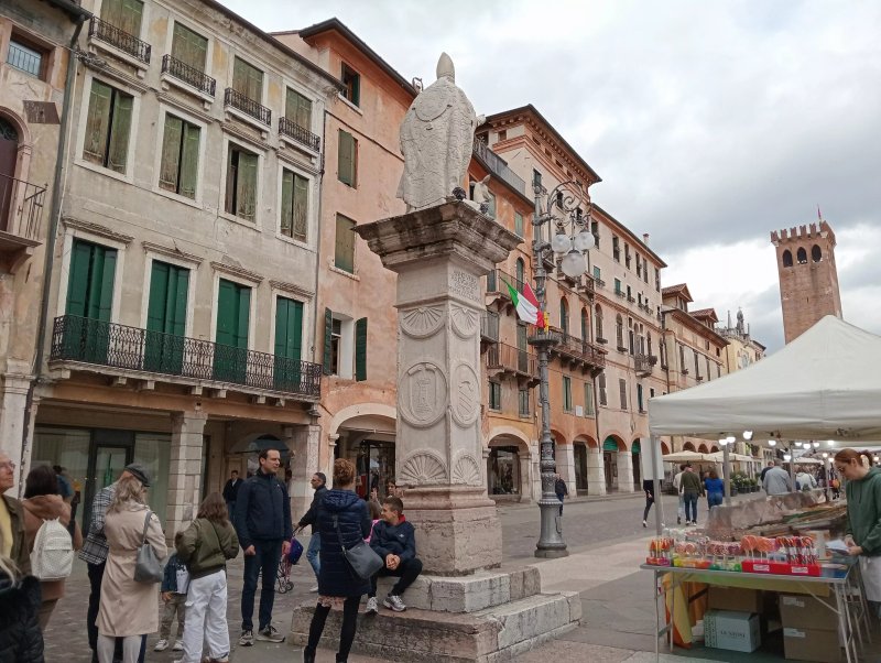 Monumento A San Bassiano