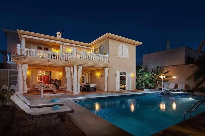 Bayside Concha House: Beachfront Oasis with Heated Pool