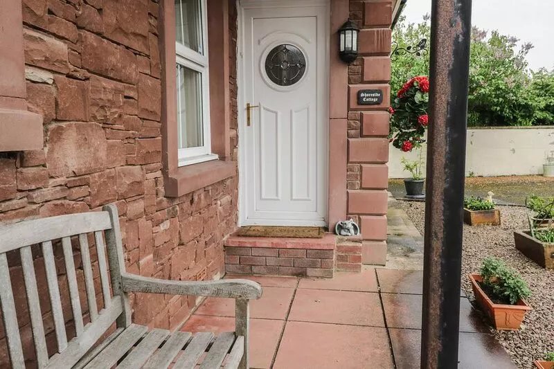 SHORESIDE COTTAGE, pet friendly, character holiday cottage in Silloth