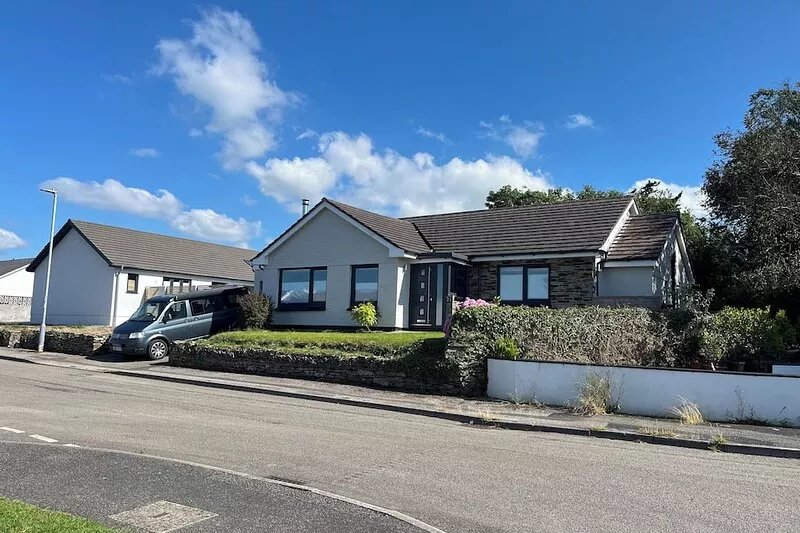 Detached 3 bed 3 bath home 7 mins walk to Padstow Harbour- Pet Friendly Parking