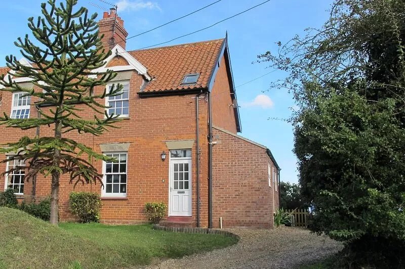 Holiday home with EV Charger. 3 bedrooms & a large garden - Sleeps 6