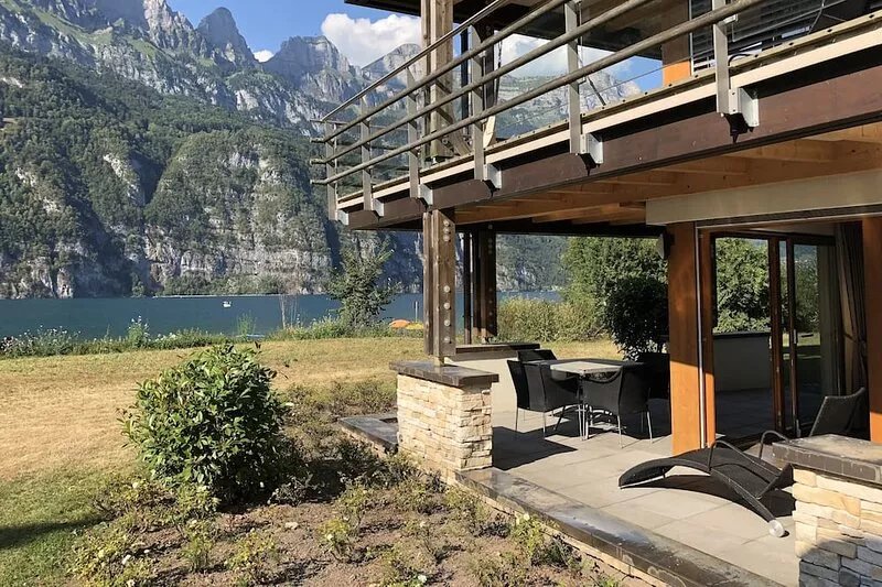 Top location to the lake side - apartment right on Lake Walen and the ski