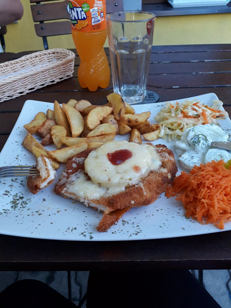 Jaskinia  Restaurant