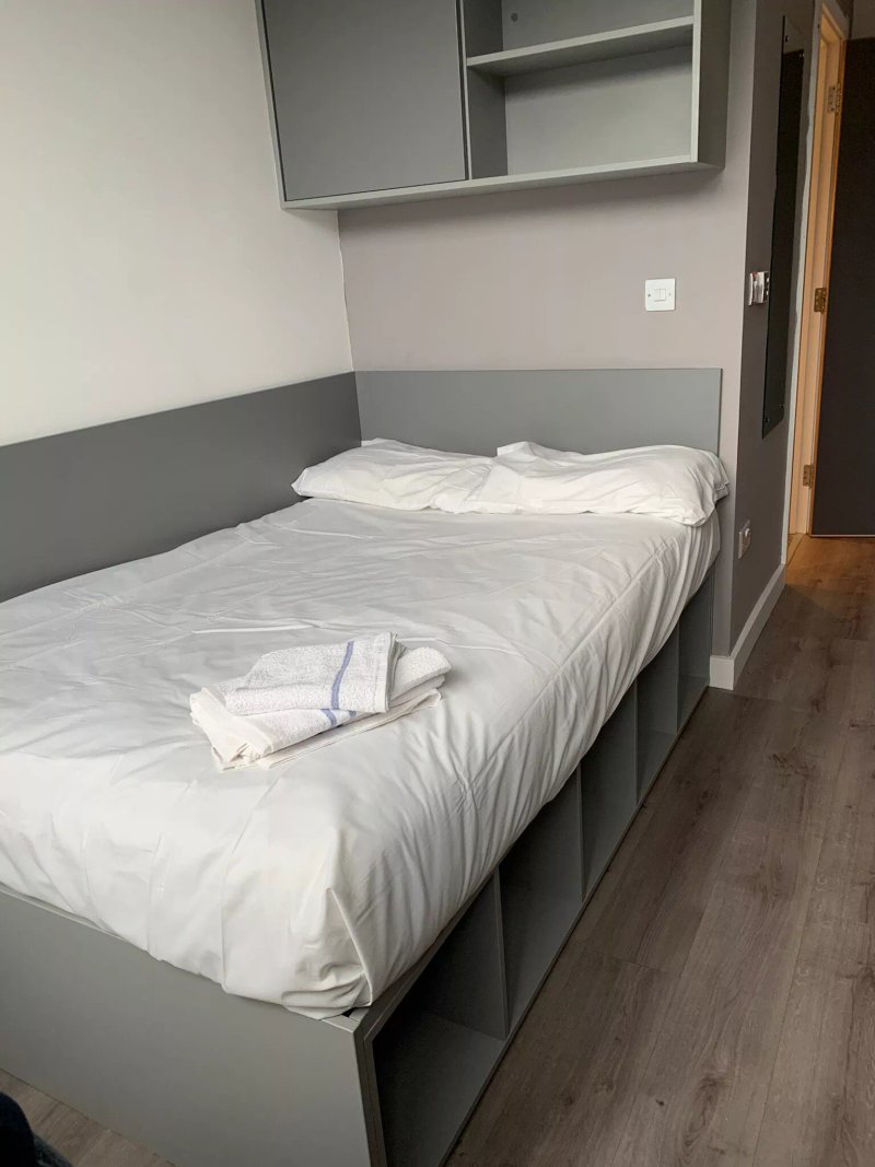 Zeni Ensuite, in the Vibrant Docklands