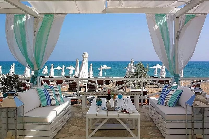 Panoramic Golf & Sea Views From Lux Apartment & Private Garden. Free WIFI/UK TV