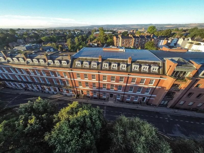 5* reviews - Apt in iconic bldg, Exeter, King Beds, 2 Baths, parking, gym, EV.