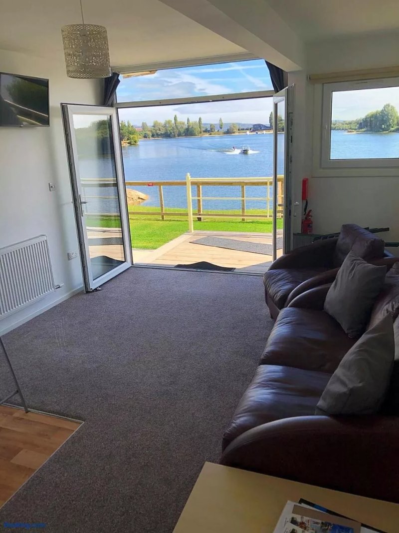 Lake Lodges - Premium