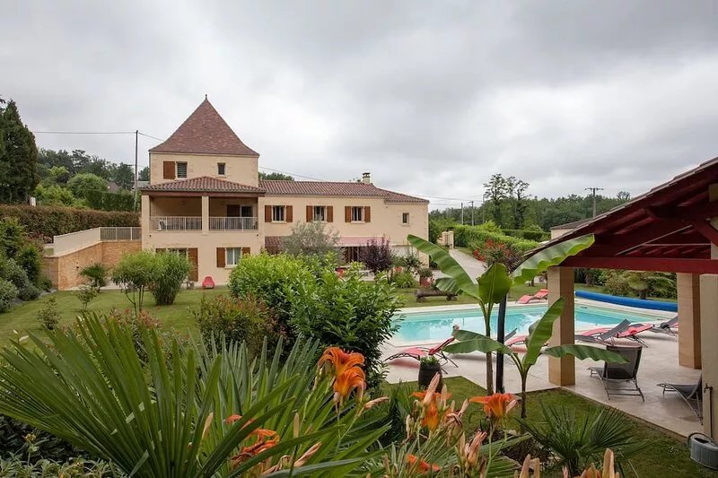 Sarlat 3-bedroom villa with private heated pool and large garden