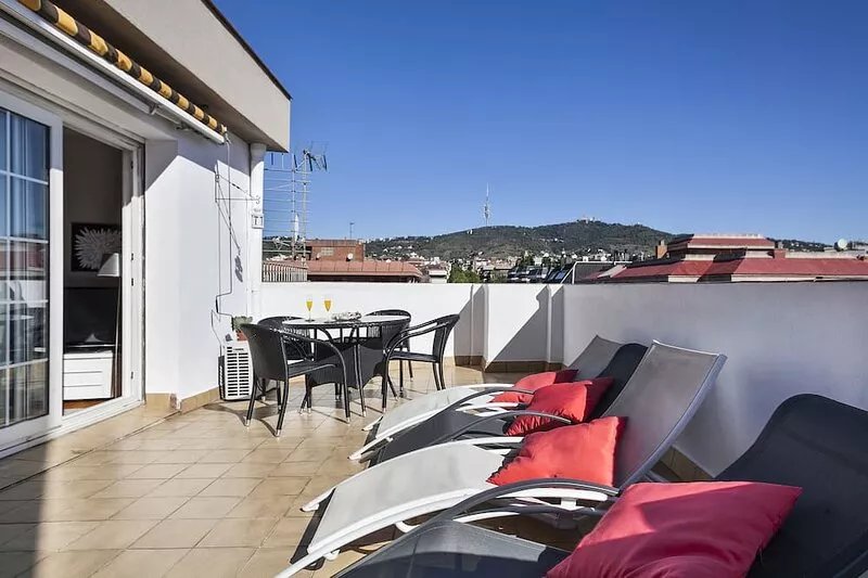 Comfortable penthouse with outdoor area for eating, sunbathing, relaxing ...