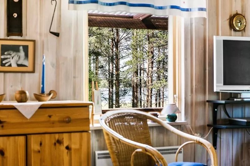 Cottage with lake view over Lake Kväggen