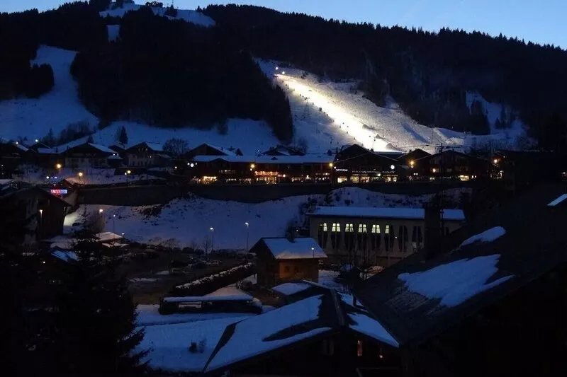 Luxury Chalet In Morzine Centre, Sunny Aspect 180° Views.