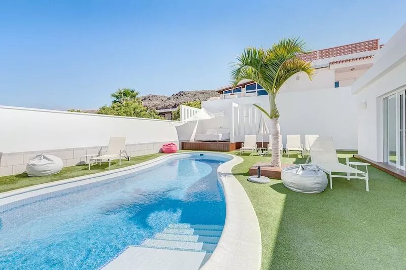 LARGE DESIGN VILLA 5 BEDROOMS IN PALM MAR WITH 2 INDEPENDENT APARTMENTS