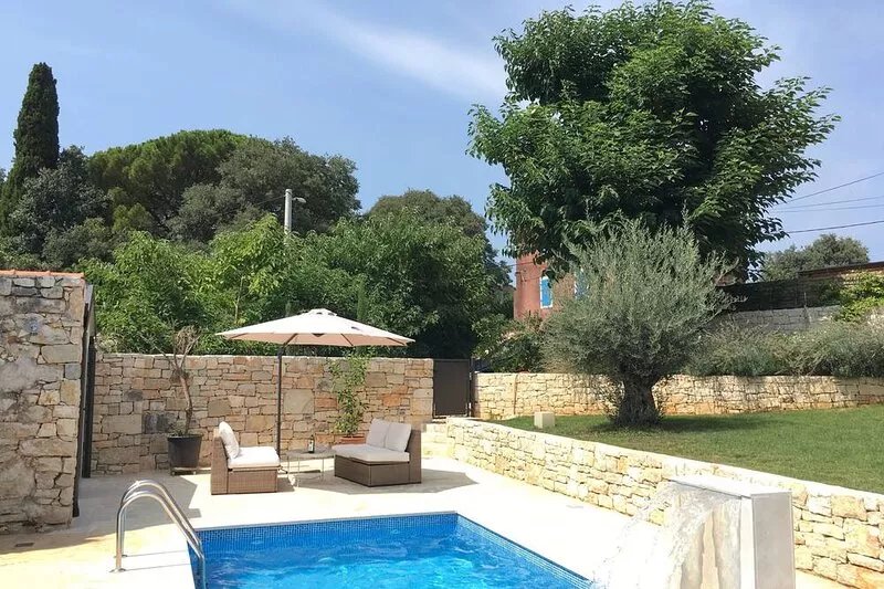 Beautiful Istrian natural stone villa 1891 quiet location, garden,pool,WiFi,10