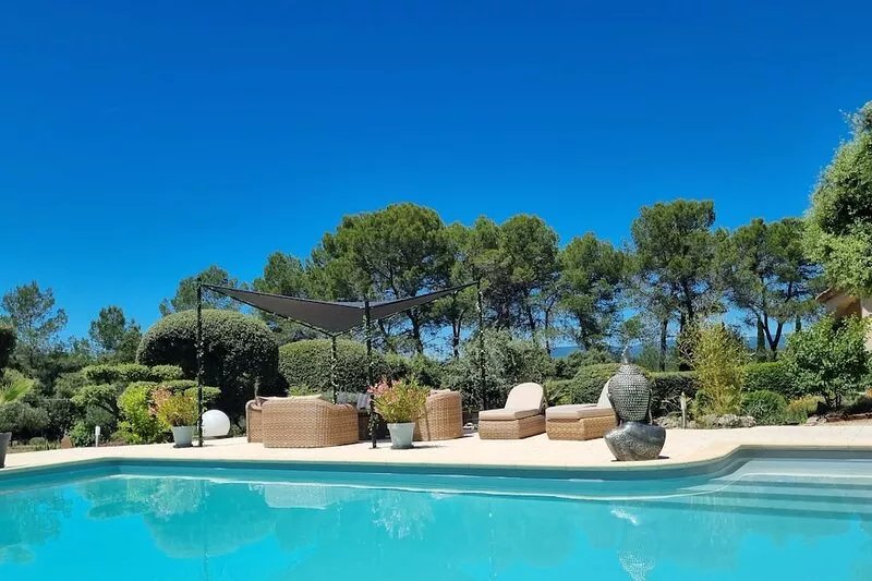 STANDING AIR-CONDITIONED VILLA (2 to 4 people). PRIVATE WING ''AU CALME