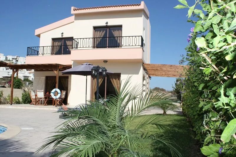 Vineland Cottage . Free Wi-Fi . Big pool with walk in steps