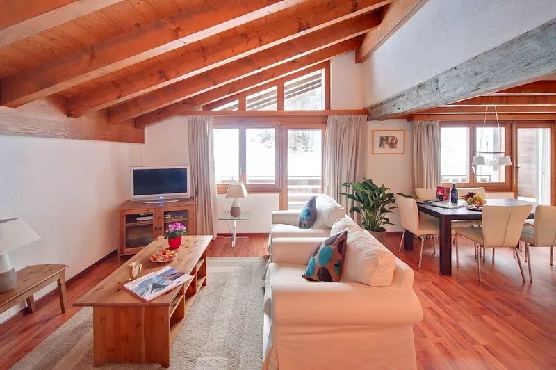 Spacious 2 bedroom apartment, close to centre and Matterhorn departure station