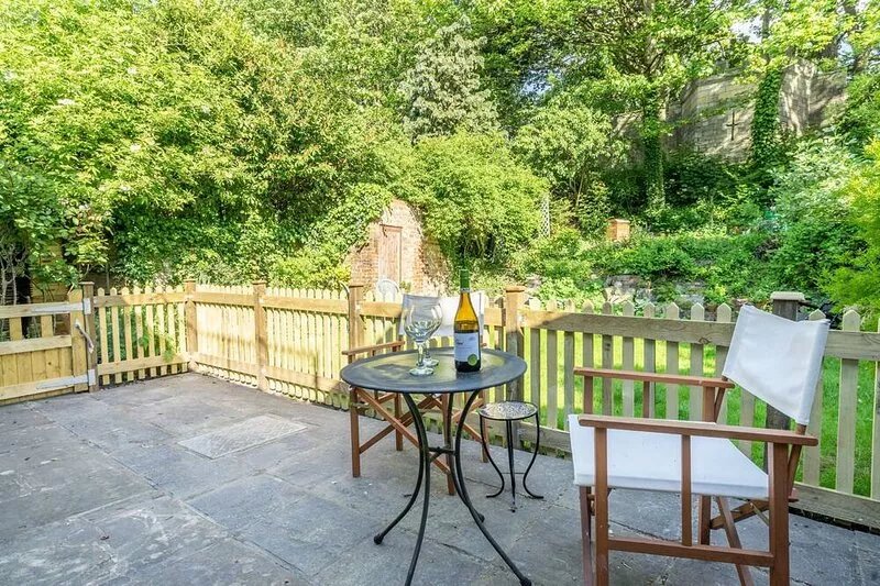 The Cottage by The Walls - sleeps 2 guests  in 1 bedroom