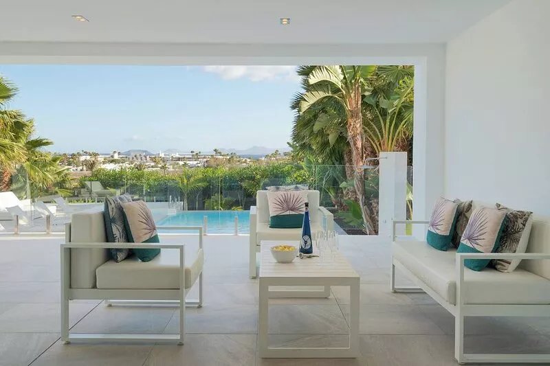 Cascada33 | Luxurious 4-bed villa just a 5 minute walk from the beach