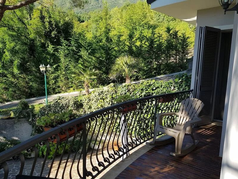 Independent part of a villa. Large private park with swimming pool. Magnificent