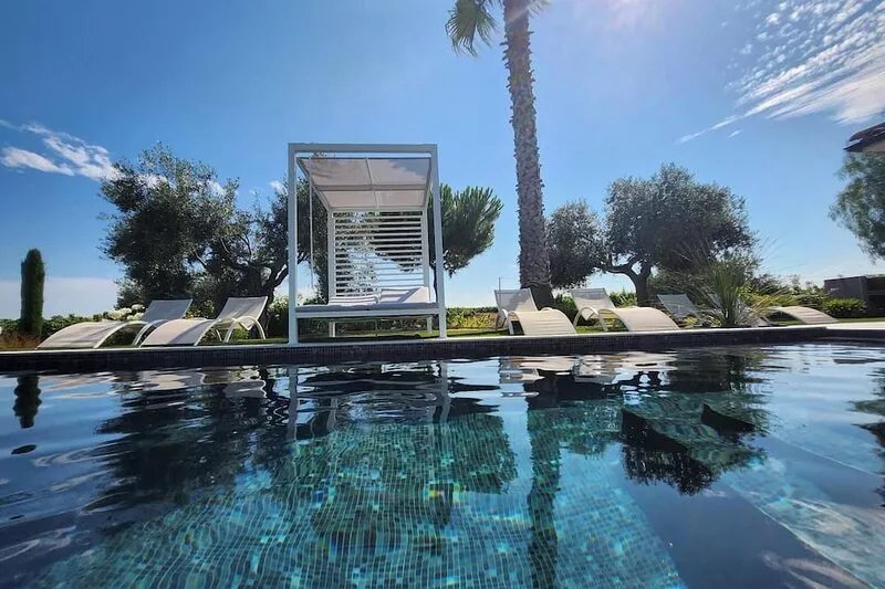Contemporary wine estate villa with infinity pool