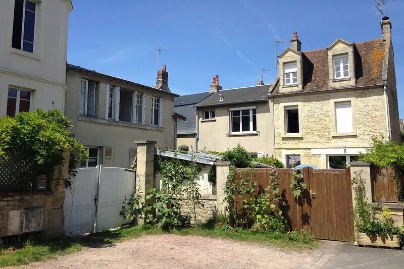 50 metres from the sea, bright and functional cottage, sleeps 4