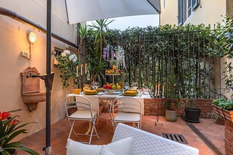 The Garden Along The Stream, romantic apartment with private garden inside the