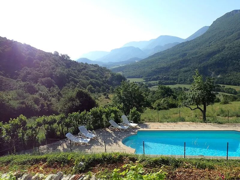 New: Charming Provencal farmhouse with exceptional panorama and exposure