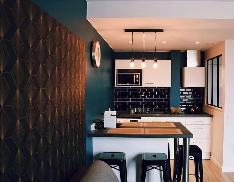 2 rooms, chic and modern, 400 m from the station and 5 min from the city