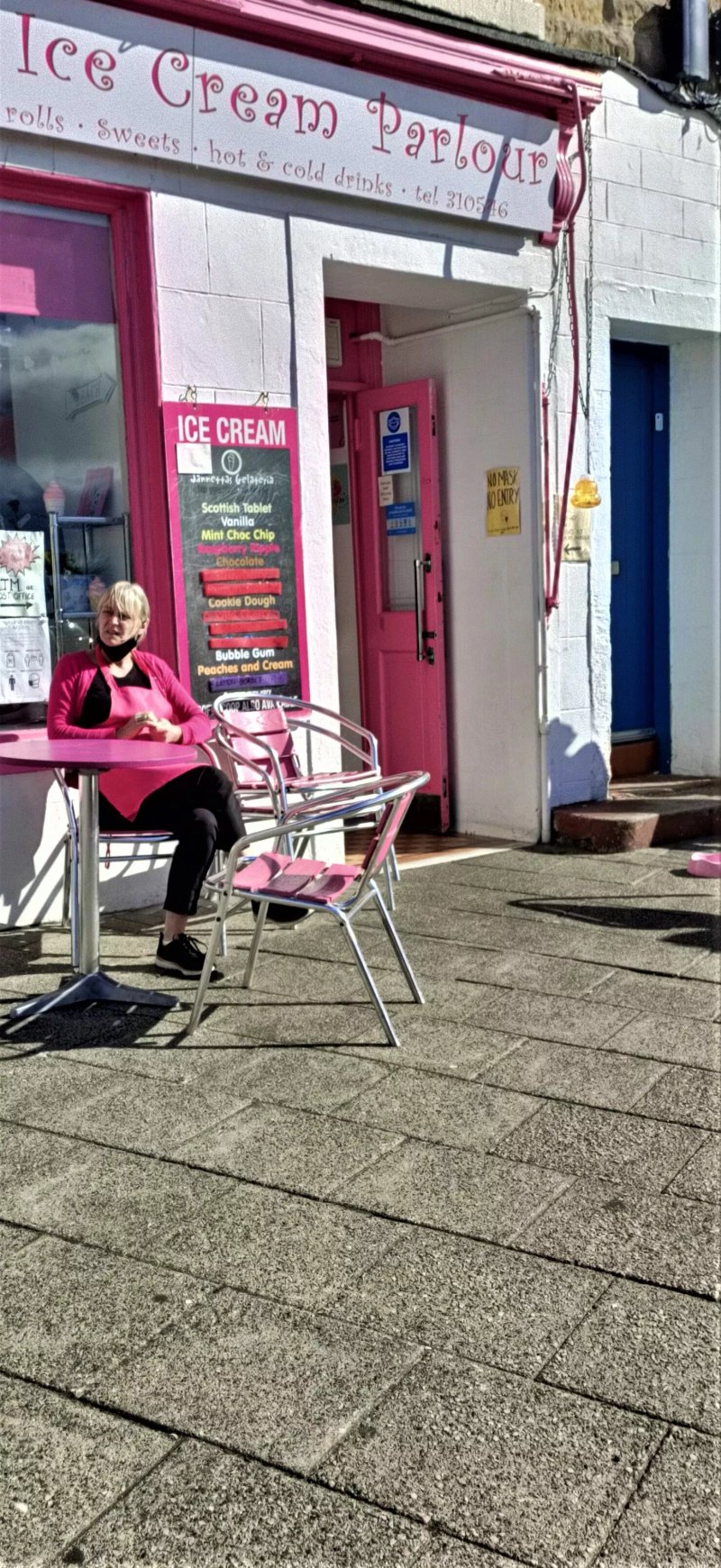 Lisa Ice Cream Parlour