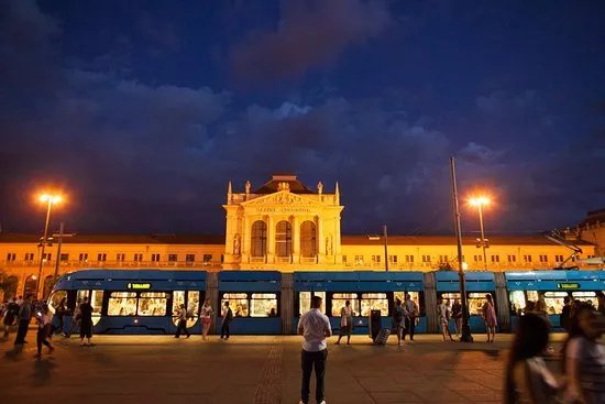 Makadam travel