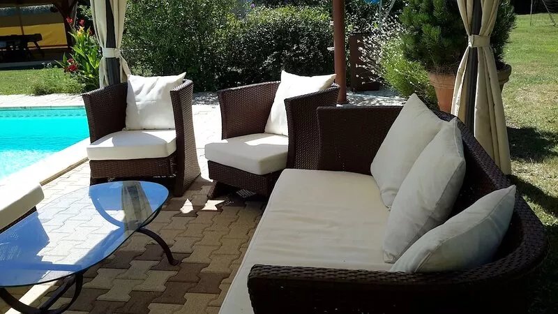 Detached villa with park and private pool. Collect your boiled eggs