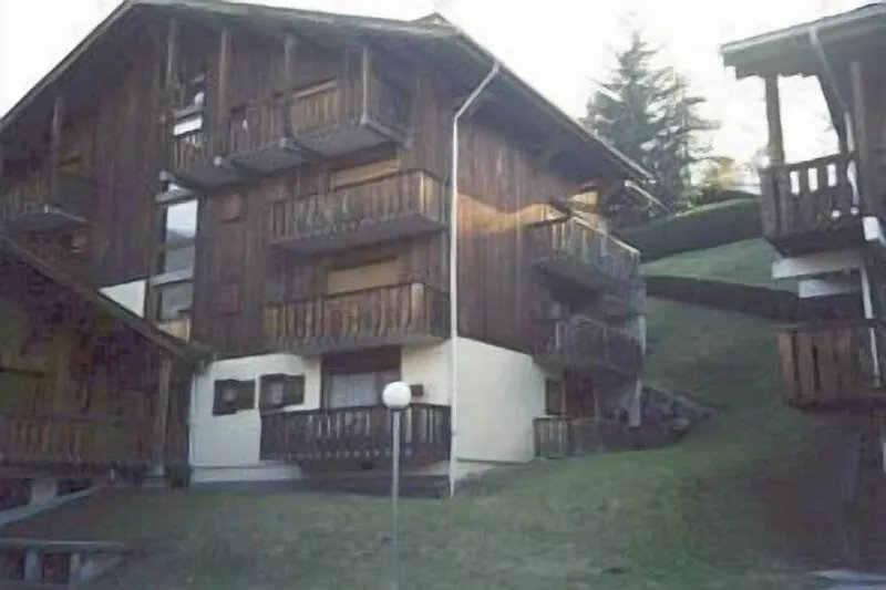 SUMMER/WINTER SKI RENTALS available: Large FAMILY Apartment (1bedroom+1cabine)