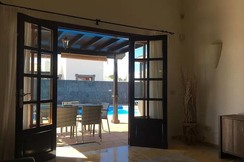 Beautiful 2 Bed Villa in the Faro Park area of Playa Blanca with Tourist Licence