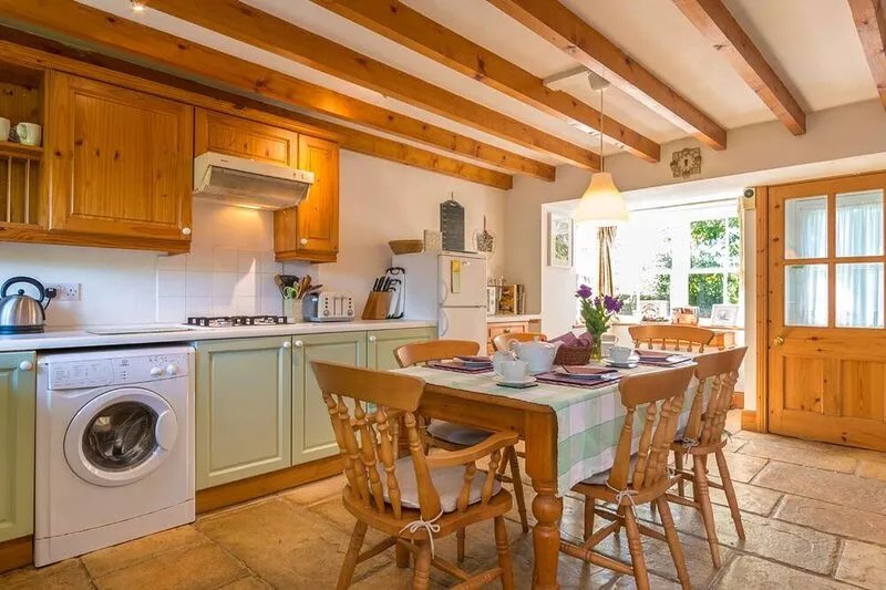 TOWNFOOT COTTAGE, pet friendly, character holiday cottage in Elsdon