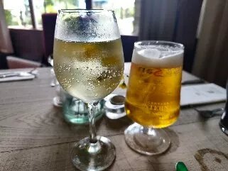 Henry VIII's Bar & Brasserie