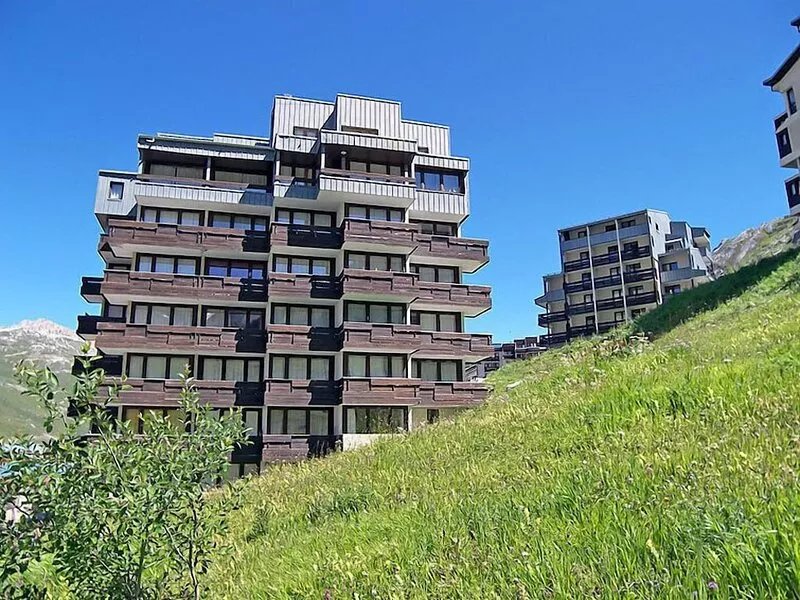 APARTMENT standing, 6 pers, calm, true skis on the feet facing large motte