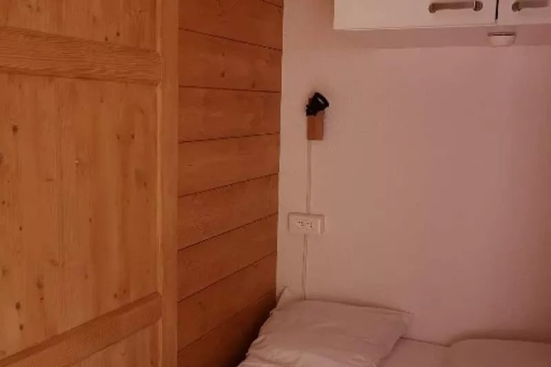 APARTMENT RESORT-CENTRE-PIEDS DES PISTES - RES. LA ROCHE BLANCHE SLEEPS 5