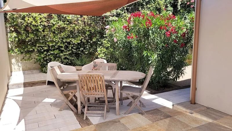 Near Cannes DEUX PIECES INDEPENDANT, RECENT, AIR CONDITIONED