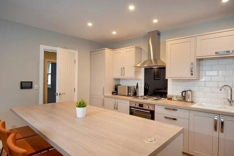 Flat D - Hereford House - Stunning 2 bedroom 2 bathroom top floor apartment