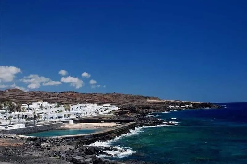 Typical Canarian House with heated pool next to the ocean!