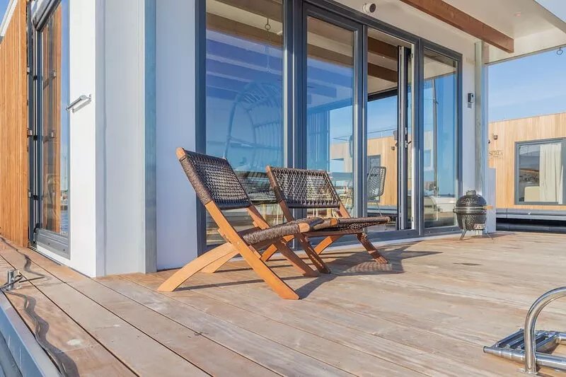 Luxury Houseboat: "Liberdade" with sauna. Dinghy included.